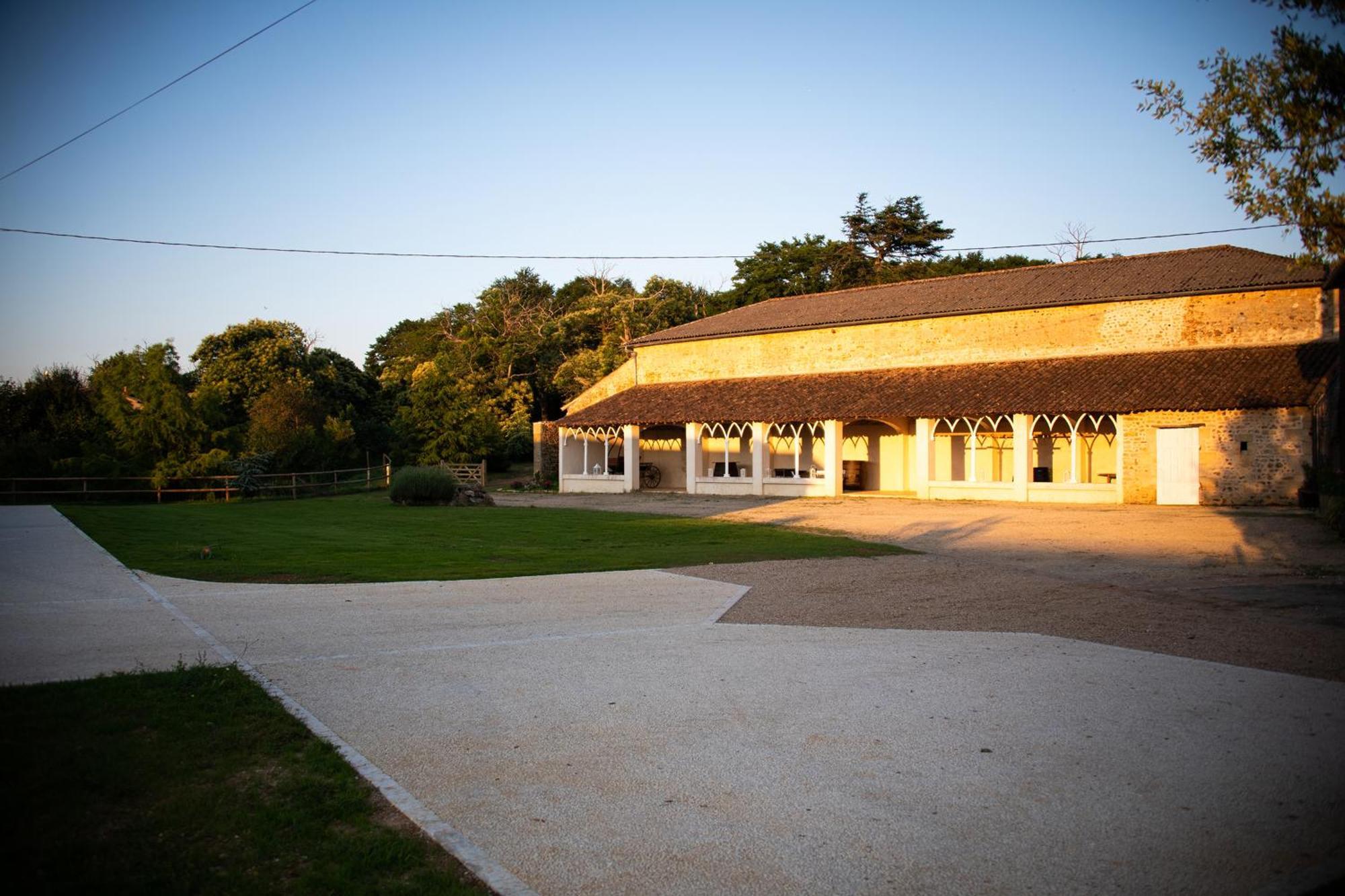Bed and Breakfast Domaine De La Briouse Sanxay Exterior foto