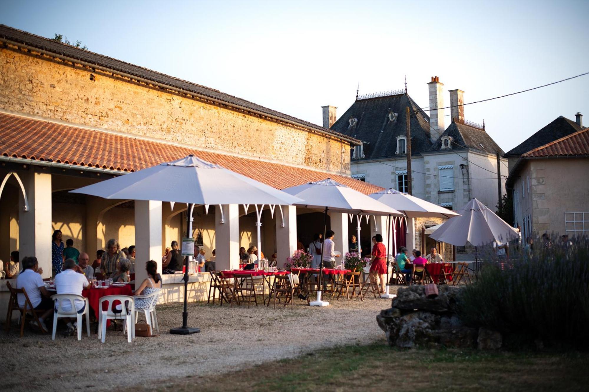 Bed and Breakfast Domaine De La Briouse Sanxay Exterior foto