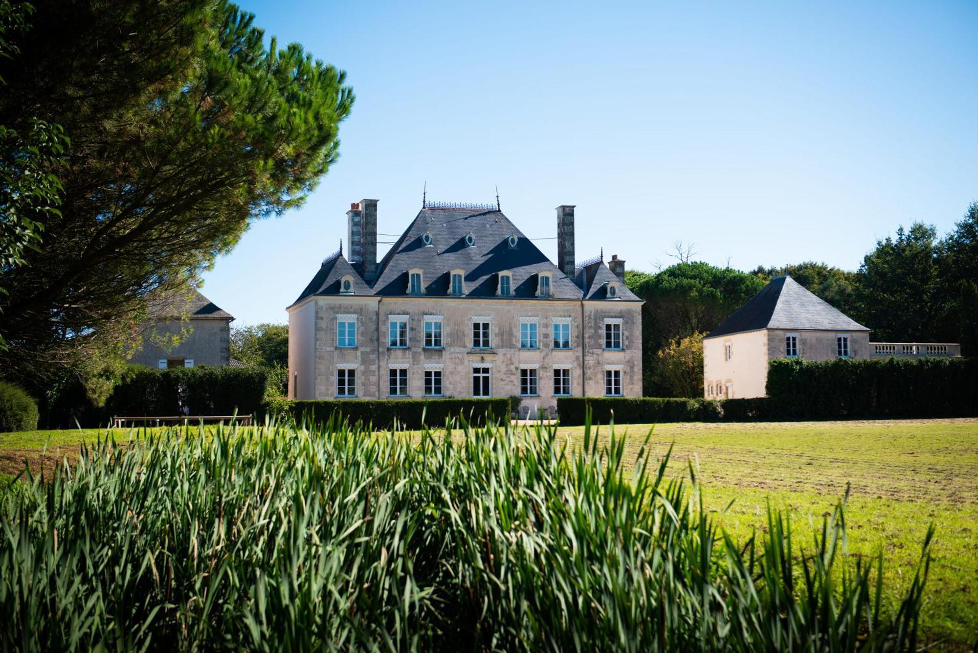 Bed and Breakfast Domaine De La Briouse Sanxay Exterior foto