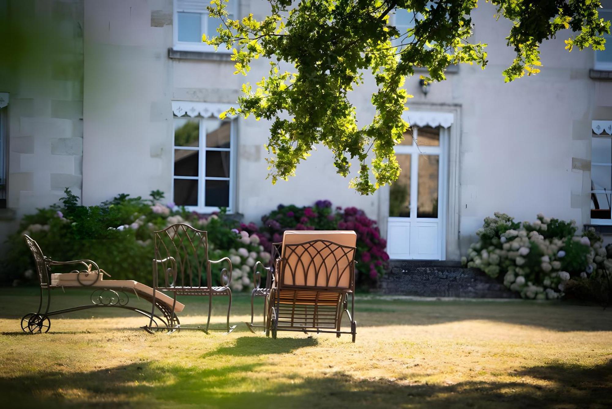 Bed and Breakfast Domaine De La Briouse Sanxay Exterior foto